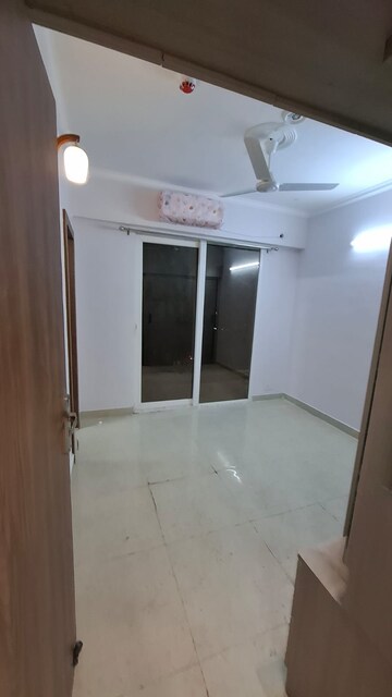 Room in 2 BHK Apartment at Signature Global Prime, Sector 63a – for Rent