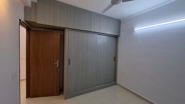 Room in 2 BHK Apartment at Signature Global Prime, Sector 63a – for Rent