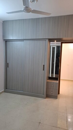 Room in 2 BHK Apartment at Signature Global Prime, Sector 63a – for Rent