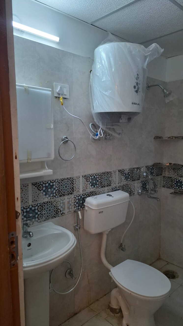 Bathroom, signature-global-prime 2 Bedroom 834 Sq.Ft. Apartment In Sector 63a Gurgaon 9496532