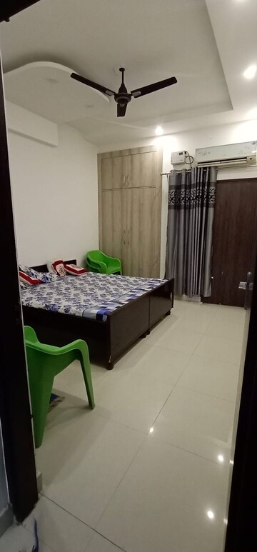 Bedroom in 2 BHK Apartment at Patiala Road – for Rent