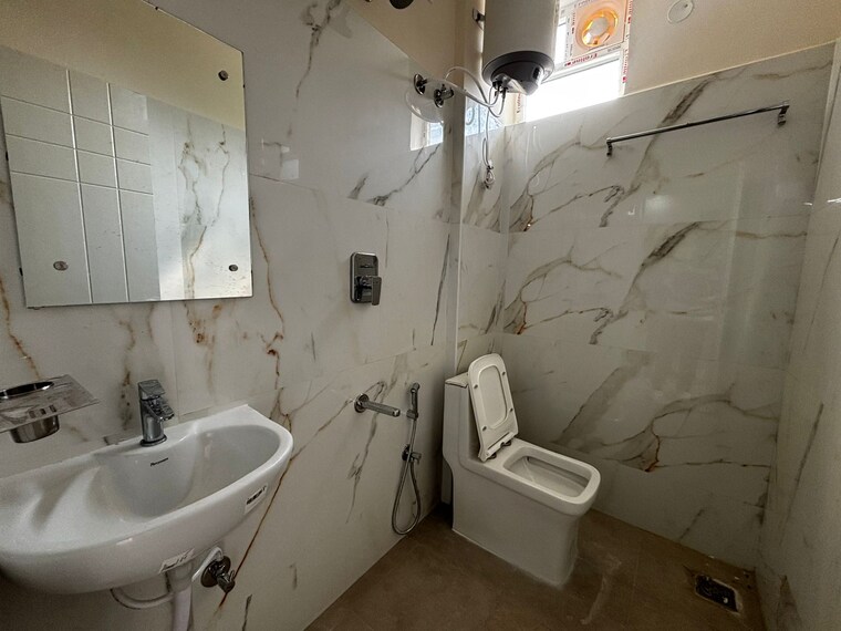 Bathroom, hsr layout 2 Bedroom 600 Sq.Ft. Apartment In Hsr Layout Bangalore 9496679