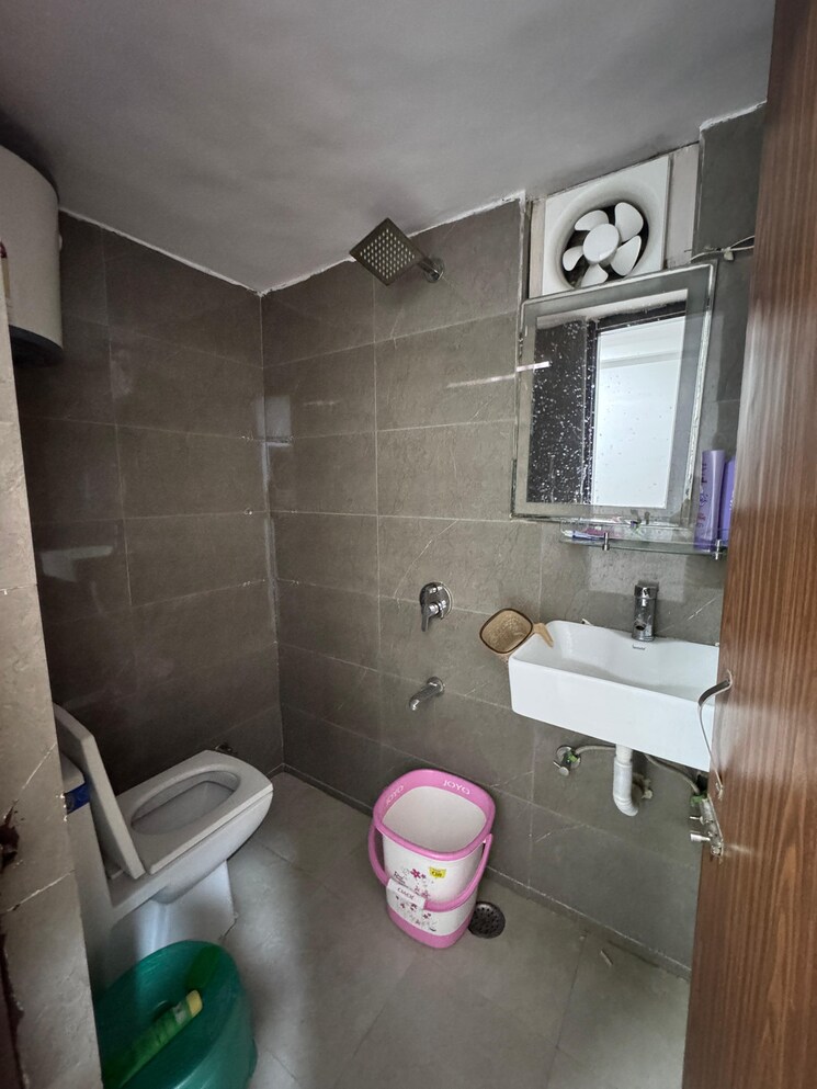 Bathroom, malviya nagar 2 Bedroom 700 Sq.Ft. Builder Floor In Malviya Nagar Delhi 9496744