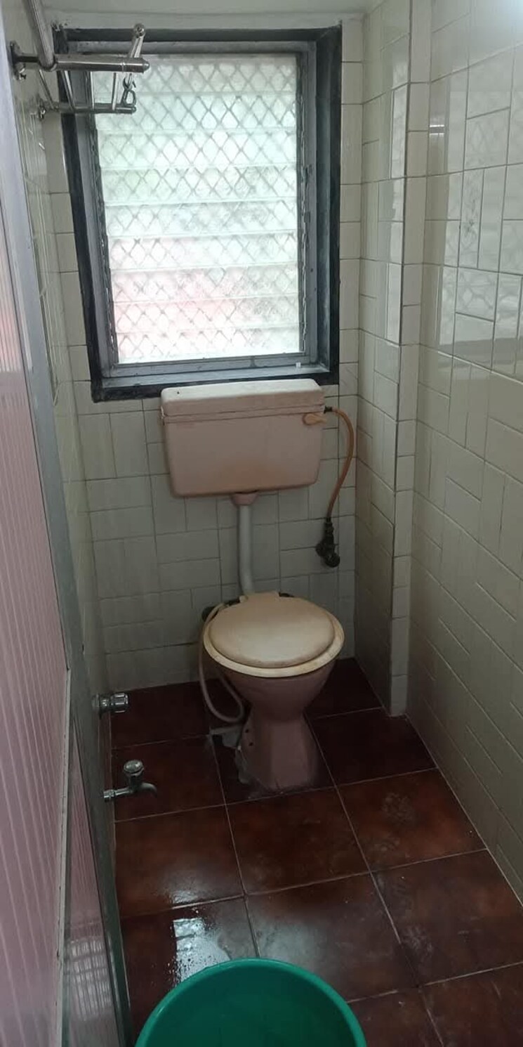 Bathroom, omkar-chs-prabhadevi 1 RK 225 Sq.Ft. Apartment In Prabhadevi Mumbai 9496772