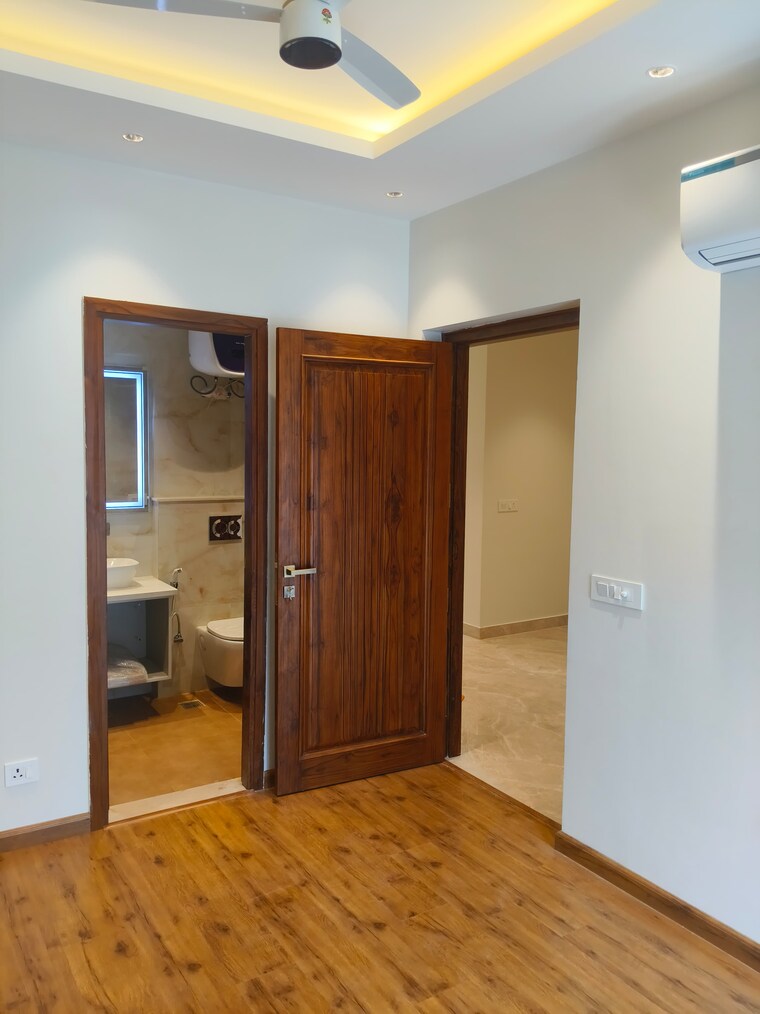 Room, raj-one-good-earth 3.5 Bedroom 1550 Sq.Ft. Builder Floor In Sector 71 Gurgaon 9496822