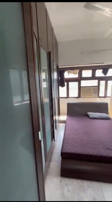Room in 2 BHK Apartment at Juhu Pearl, Juhu – for Rent