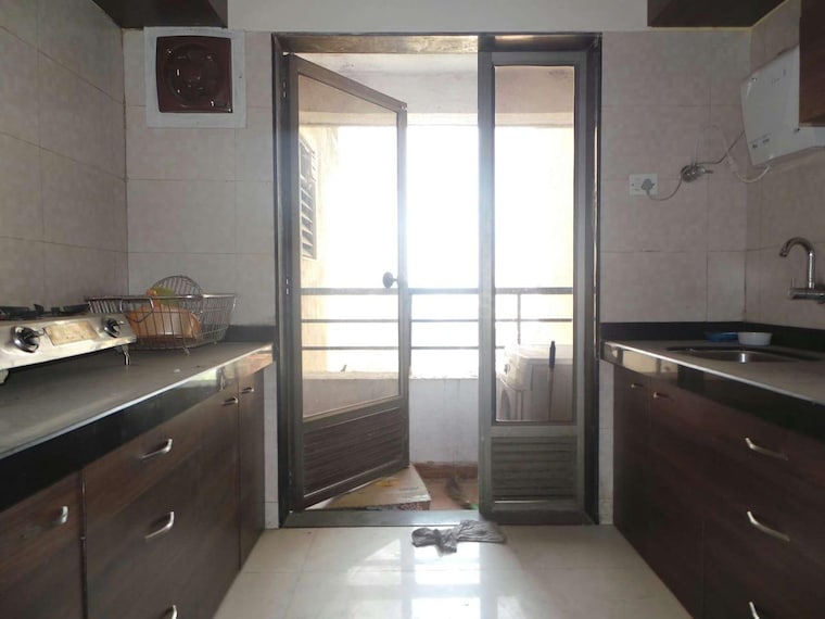 Room, upper-east-97 3 Bedroom 1250 Sq.Ft. Apartment In Malad East Mumbai 9496823