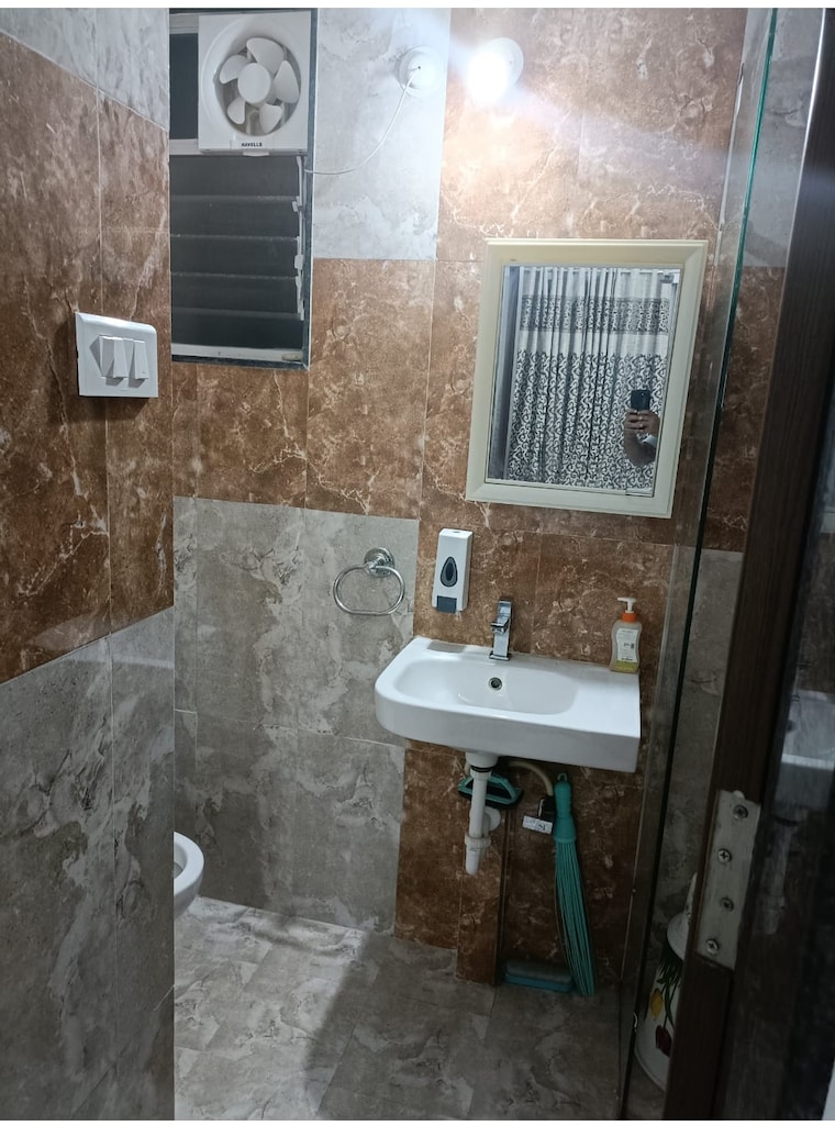 Bathroom, kohinoor-tinsel-town-phase-2 2 Bedroom 850 Sq.Ft. Apartment In Hinjewadi Pune 9496826