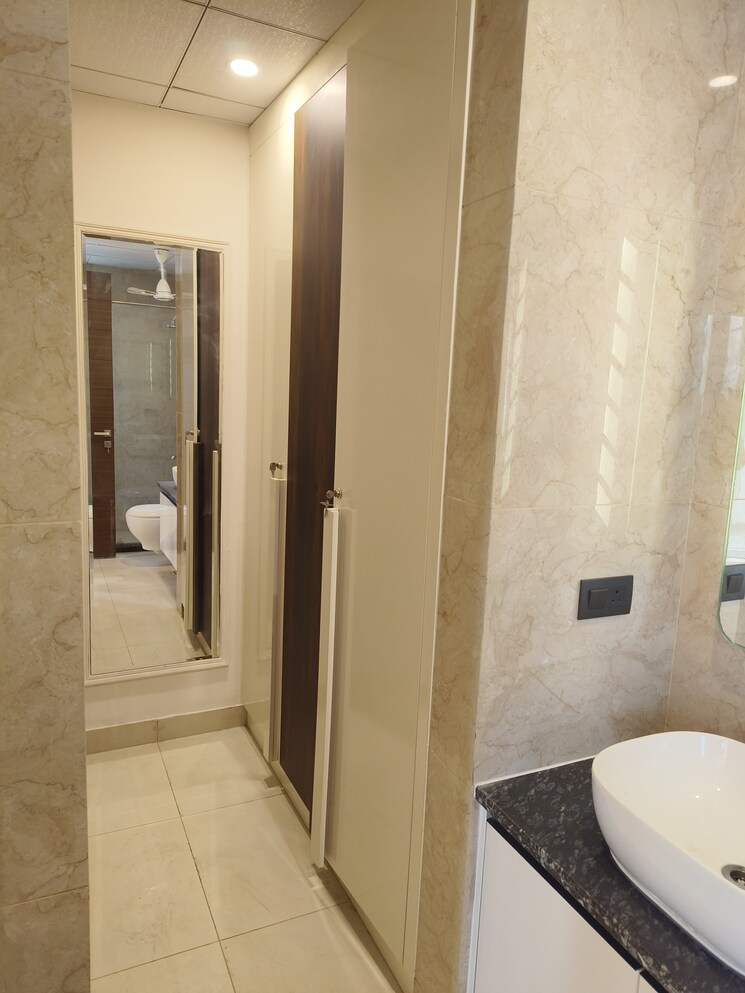 Bathroom, raj-one-good-earth 3 Bedroom 1700 Sq.Ft. Builder Floor In Sector 71 Gurgaon 9497130