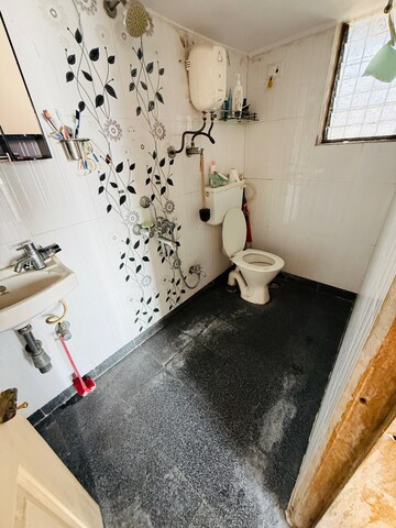 Team Area in 3 BHK Apartment at Ozone Valley, Kalwa – for Rent