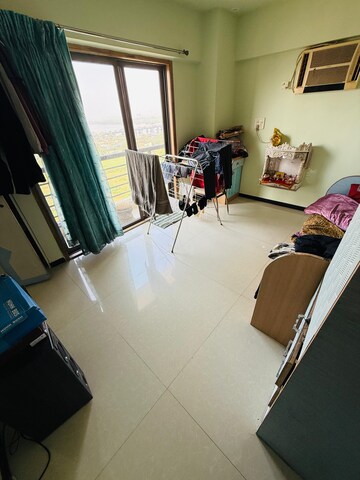 Team Area in 3 BHK Apartment at Ozone Valley, Kalwa – for Rent