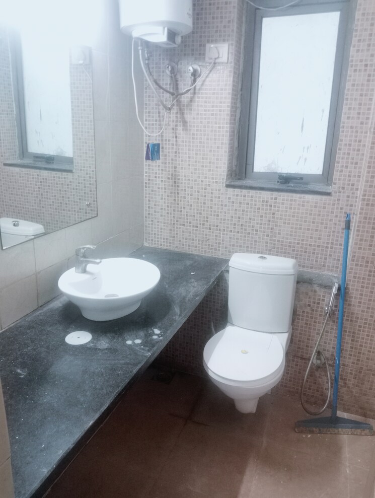 Bathroom, unitech-the-residences-gurgaon 3.5 Bedroom 1545 Sq.Ft. Apartment In Sector 33 Gurgaon 9496993