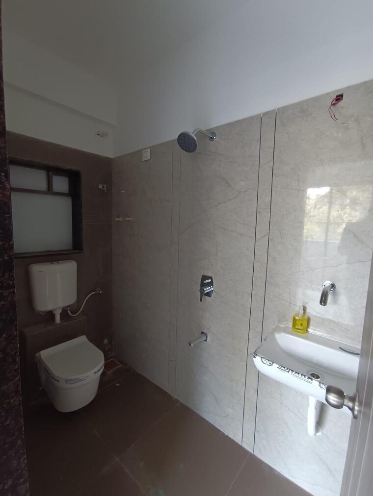 Bathroom, mega-pearl 1 Bedroom 463 Sq.Ft. Apartment In Titwala Thane 9496868