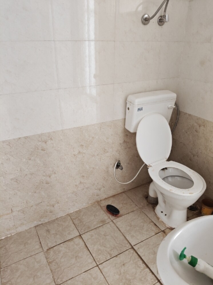 Bathroom, shree-vardhman-green-court 1 Bedroom 418 Sq.Ft. Apartment In Sector 90 Gurgaon 9497059