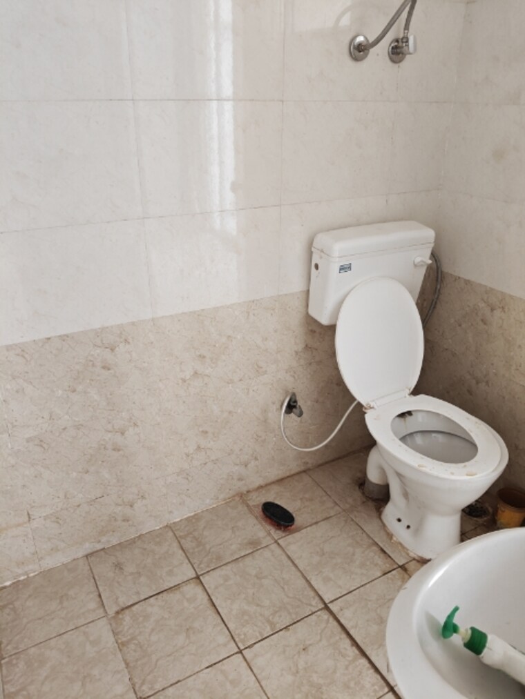 Bathroom, shree-vardhman-green-court 1 Bedroom 418 Sq.Ft. Apartment In Sector 90 Gurgaon 9497059