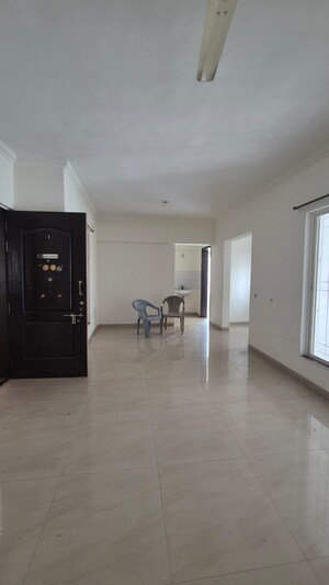 Room in 2 BHK Apartment at B K Pate Golden Petals, Karve Nagar – for Rent