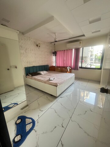 Team Area in 3 BHK Apartment at Satellite – for Sale