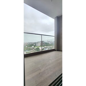 Room in 3.5 BHK Apartment at Mantra Mirari, Koregaon Park – for Rent