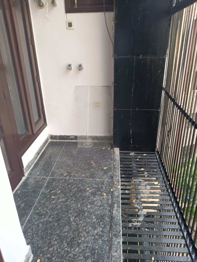Balcony, surajmal vihar 3 Bedroom 1800 Sq.Ft. Builder Floor In Surajmal Vihar Delhi 9497256