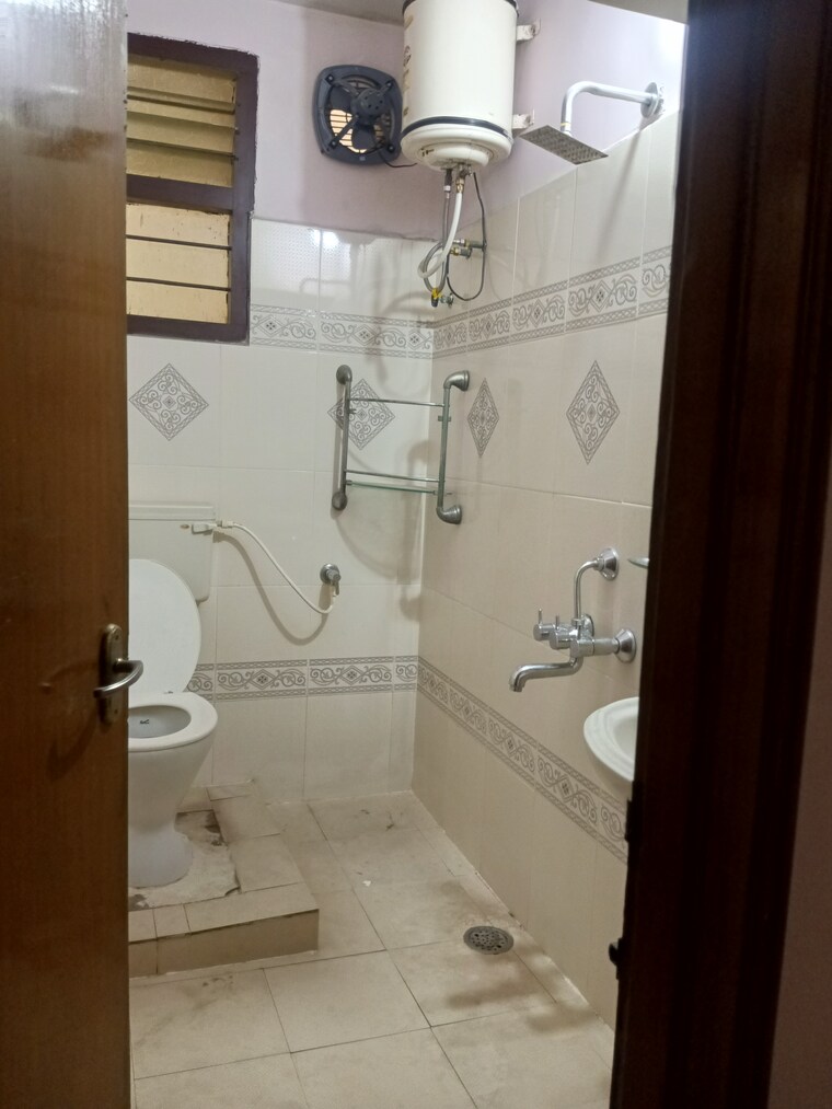 Bathroom, kondapur 3 Bedroom 2000 Sq.Ft. Apartment In Kondapur Hyderabad 9497238