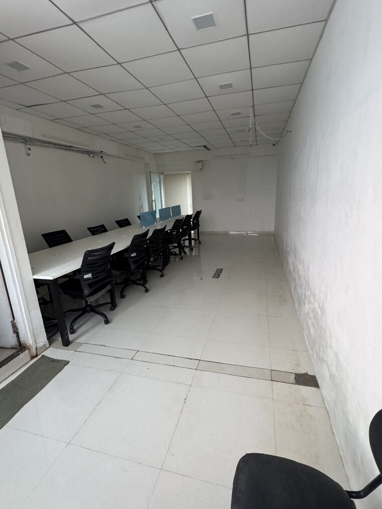 Team Area, science city Commercial Office Space 705 Sq.Ft. In Science City Ahmedabad 9497184