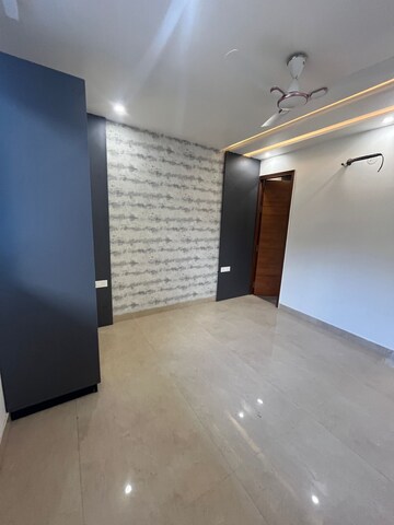 Room in 4 BHK Builder Floor at Ansal Versalia Avante, Sector 67a – for Sale