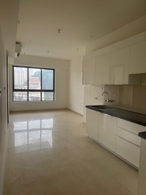 Room in 1 BHK Apartment at Shapoorji Pallonji Vicinia, Powai – for Rent