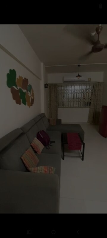 Living Room in 1.5 BHK Apartment at Andheri East – for Rent