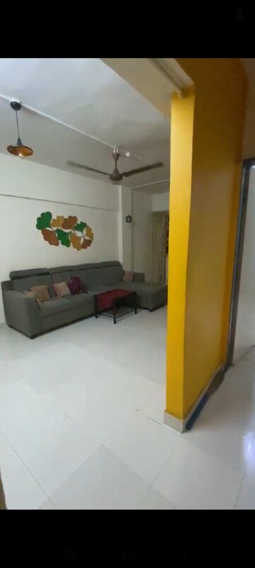 Living Room in 1.5 BHK Apartment at Andheri East – for Rent