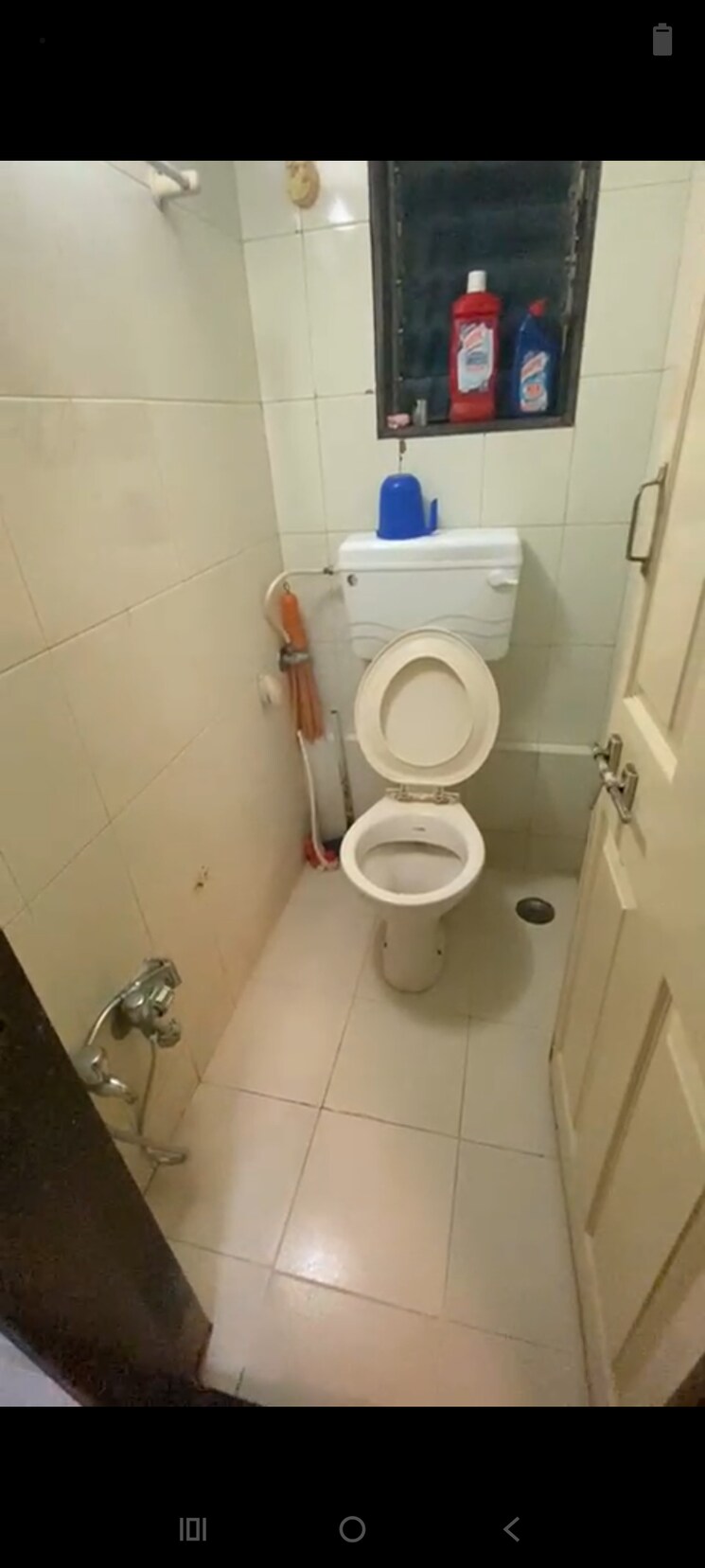 Bathroom, andheri east 1.5 Bedroom 500 Sq.Ft. Apartment In Andheri East Mumbai 9497279