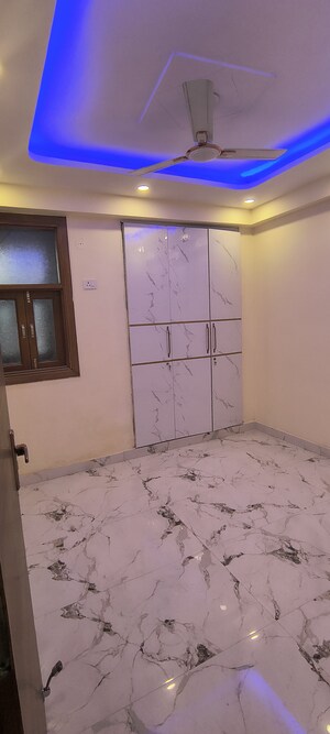 Furnished Amenities in 3 BHK Builder Floor at Panchsheel Vihar – for Sale