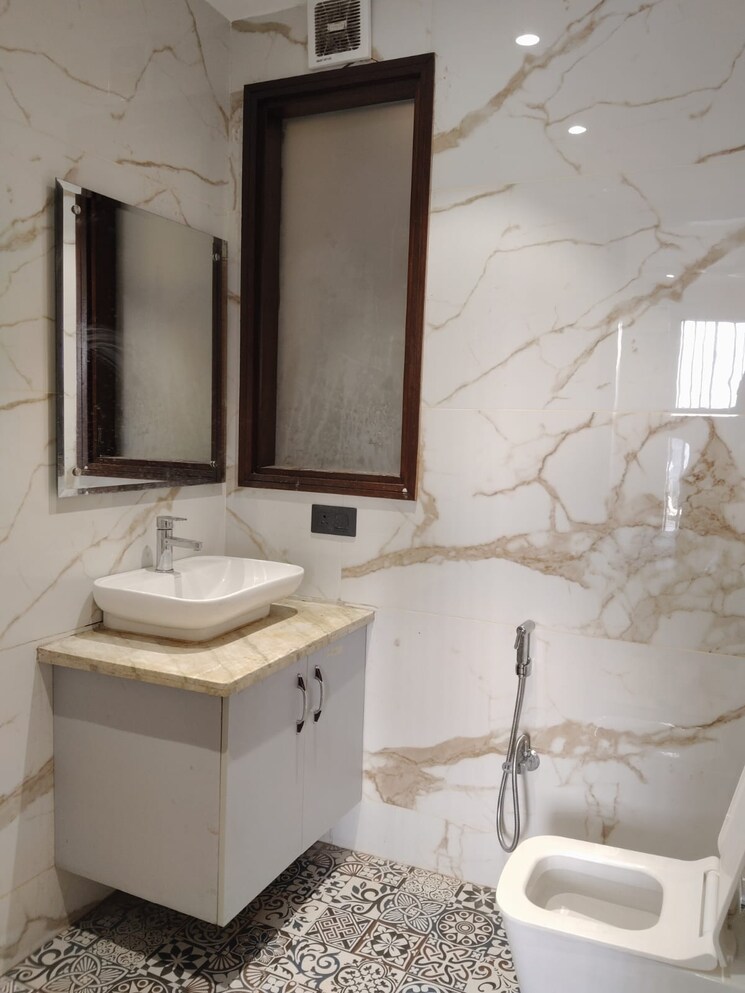 Bathroom, saket 2 Bedroom 805 Sq.Ft. Builder Floor In Saket Delhi 9497296