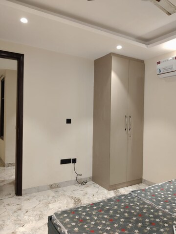 Room in 2 BHK Builder Floor at Saket – for Rent
