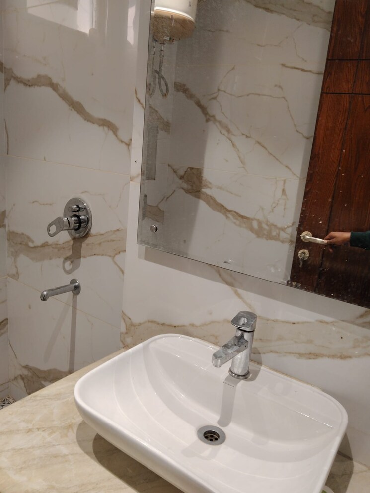 Bathroom, saket 2 Bedroom 805 Sq.Ft. Builder Floor In Saket Delhi 9497296