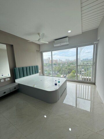 Bedroom in 2.5 BHK Apartment at Chembur – for Rent