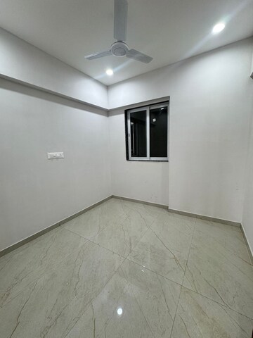 Bedroom in 2.5 BHK Apartment at Chembur – for Rent