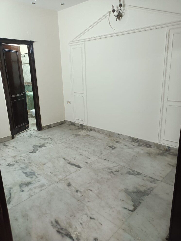 Bedroom, yojna vihar 3 Bedroom 1800 Sq.Ft. Builder Floor In Yojna Vihar Delhi 9497489
