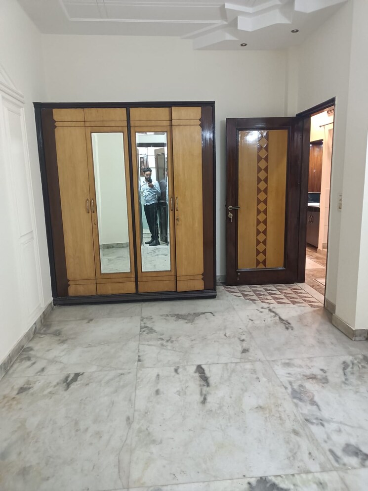 Bedroom, yojna vihar 3 Bedroom 1800 Sq.Ft. Builder Floor In Yojna Vihar Delhi 9497489