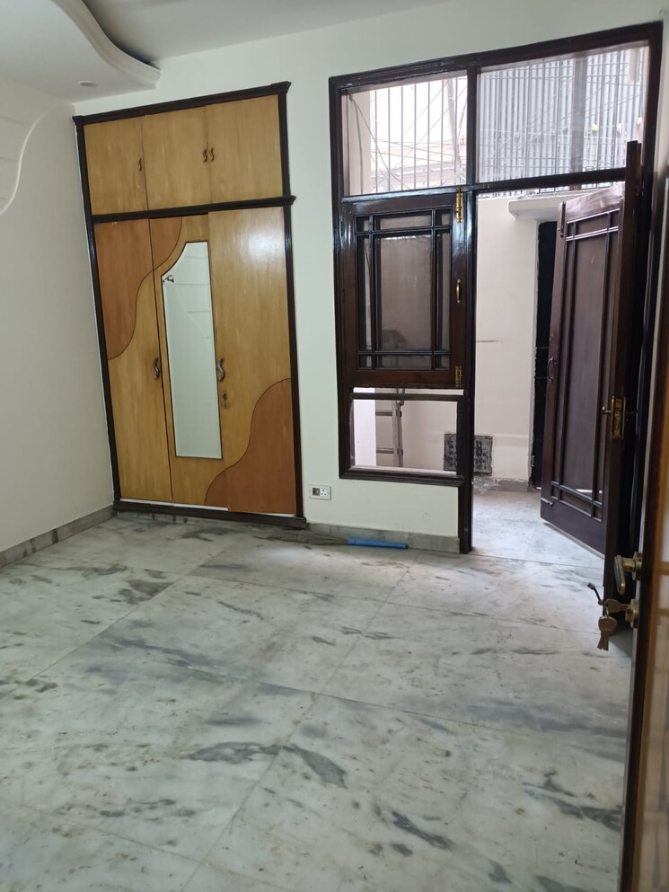 Bedroom, yojna vihar 3 Bedroom 1800 Sq.Ft. Builder Floor In Yojna Vihar Delhi 9497489