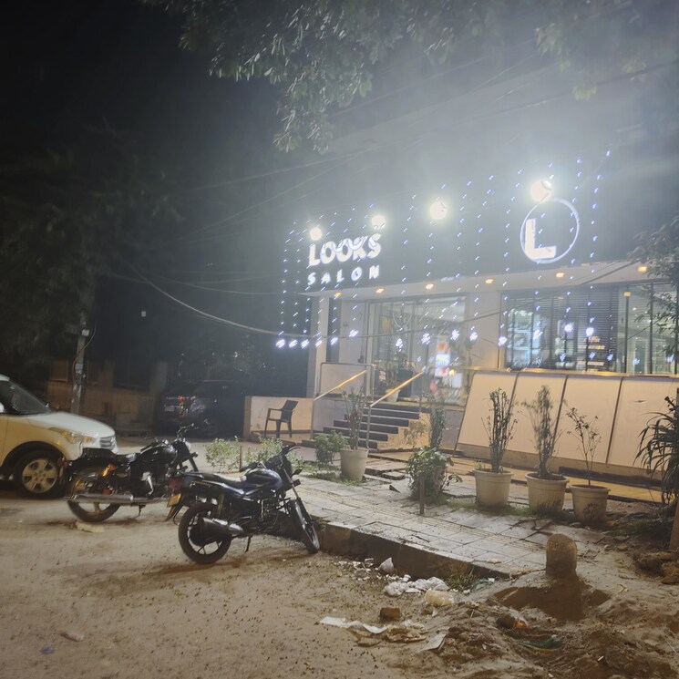  Parking, paschim vihar Commercial Office Space 1600 Sq.Ft. In Paschim Vihar Delhi 9497576