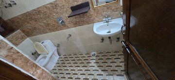 Master Bedroom in 3.5 BHK Builder Floor at Sector 16 – for Rent