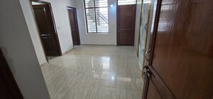 Room in 3.5 BHK Builder Floor at Sector 16 – for Rent