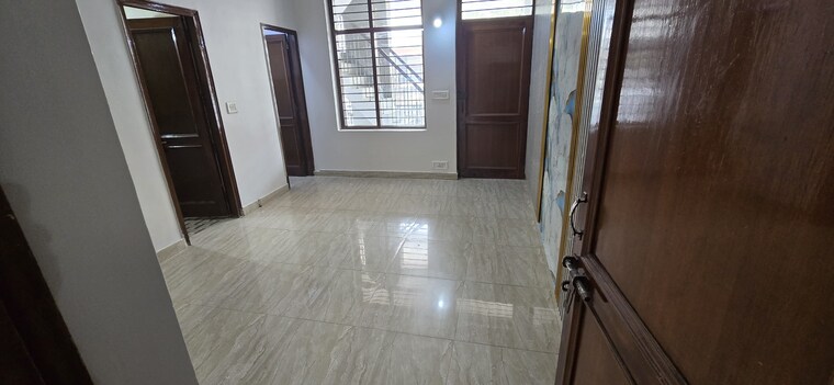Room, sector 16 3.5 Bedroom 2250 Sq.Ft. Builder Floor In Sector 16 Faridabad 9497586