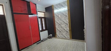 Bedroom in 3.5 BHK Builder Floor at Sector 16 – for Rent
