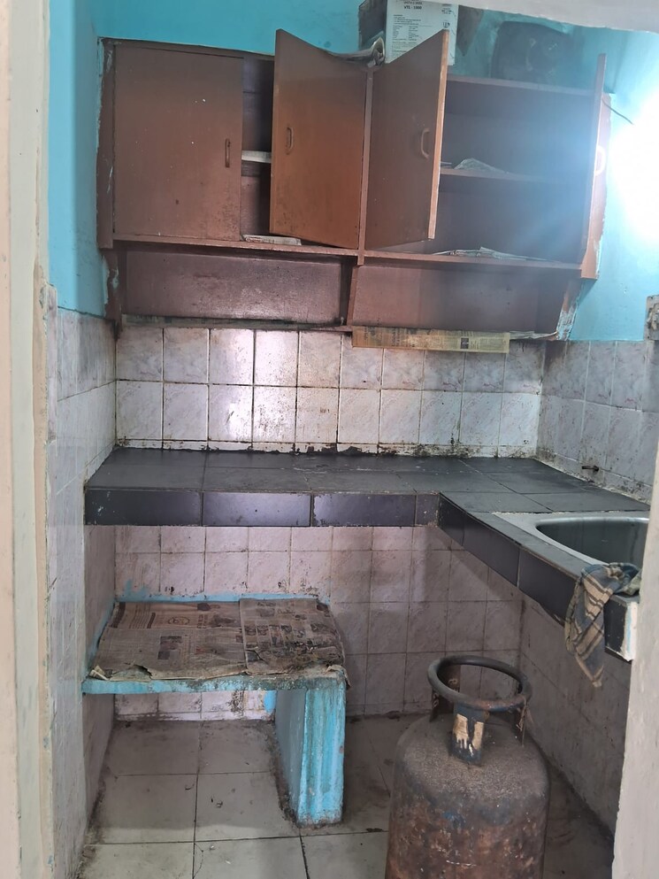 Kitchen, dayanand colony 2 Bedroom 100 Sq.Yd. Builder Floor In Dayanand Colony Delhi 9497708