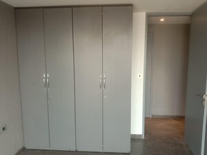 Room in 4 BHK Apartment at Lodha Trump Tower, Worli – for Rent