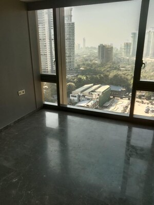 Room in 4 BHK Apartment at Lodha Trump Tower, Worli – for Rent