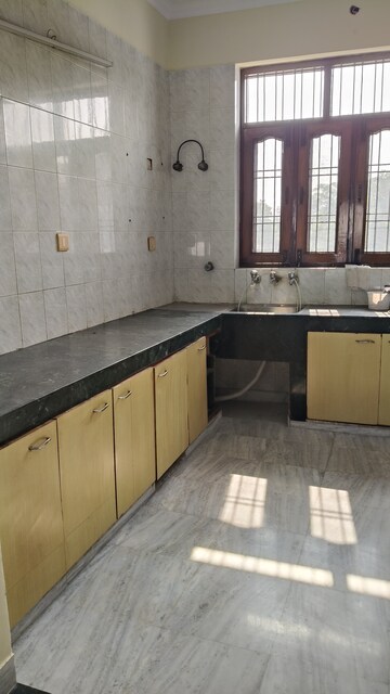 Kitchen in 1.5 BHK Builder Floor at Sector 16 – for Rent