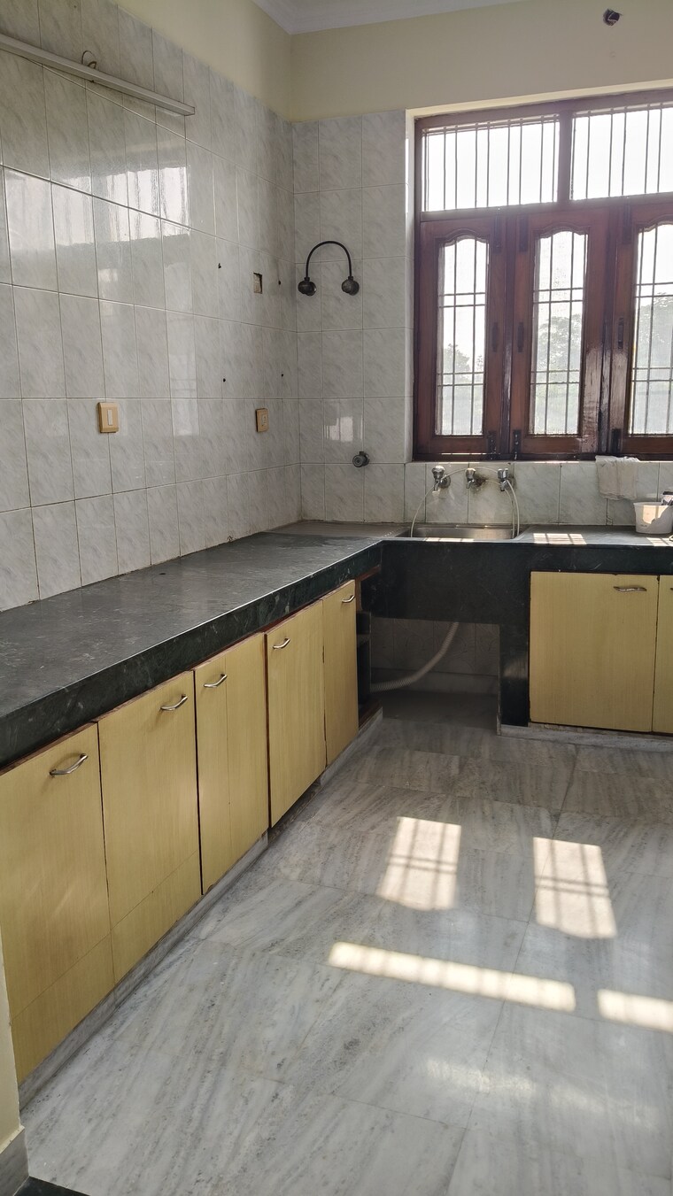 Kitchen, sector 16 1.5 Bedroom 3150 Sq.Ft. Builder Floor In Sector 16 Faridabad 9497658