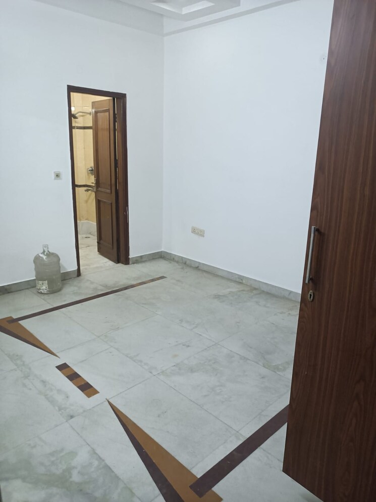 Room, vigyan vihar 3 Bedroom 1800 Sq.Ft. Builder Floor In Vigyan Vihar Delhi 9497699